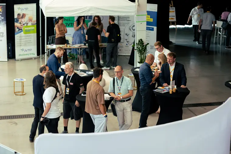 Expo zóna se stánky partnerů