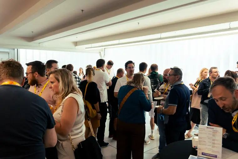 Networking v davu účastníků