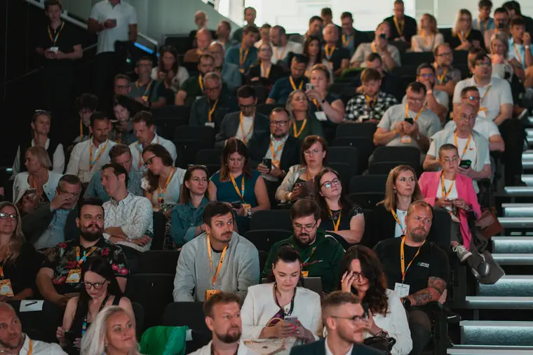 Publikum v konferenčním sále
